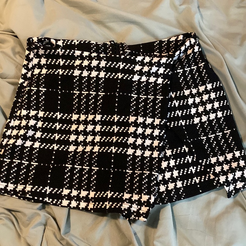 SHEIN , black/white plaid médium skort. So cute but fit me big!